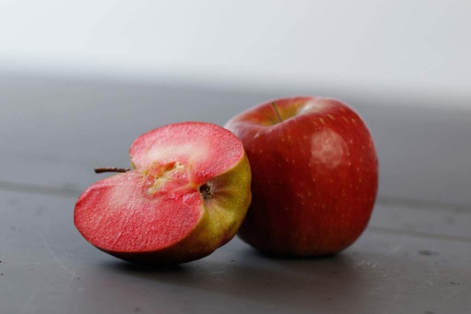 Яблоки ред Мун с красной мякотью